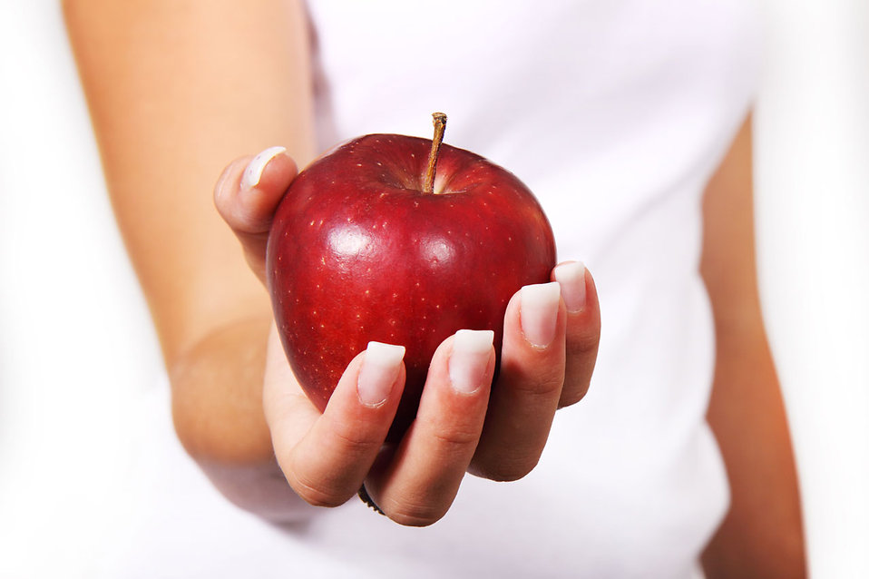 10 Foods that Naturally Whiten Your Teeth